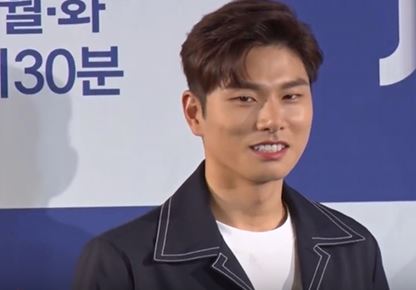 <b>이이경 유재석 패싱</b> 논란-AAA 2025 수상소감에서 시작된... 