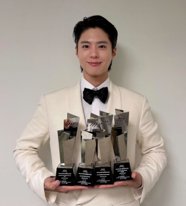   배우 박보검, ‘2025 아시아 아티스트 어워즈’(AAA)에서 무려 5관왕 달성! “따뜻한 메시지 드려 행복해요”