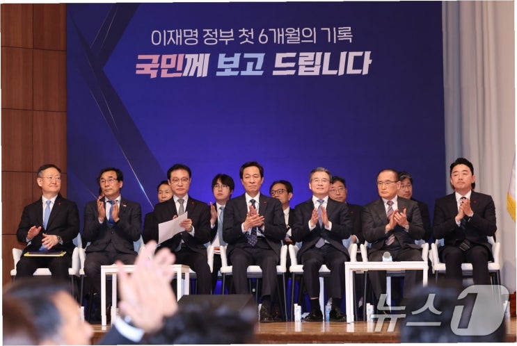 우상호 정무수석, <b>내란재판부</b> 설치 관련 당정 '<b>위헌 최소화</b>... 