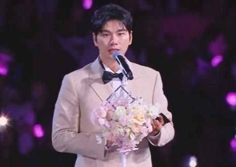  이이경, AAA 2025 수상 소감서 '유재석' 언급 없던 이유