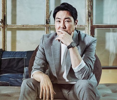 조진웅 은퇴..잘못된 해결책 vs 도덕적 책임감