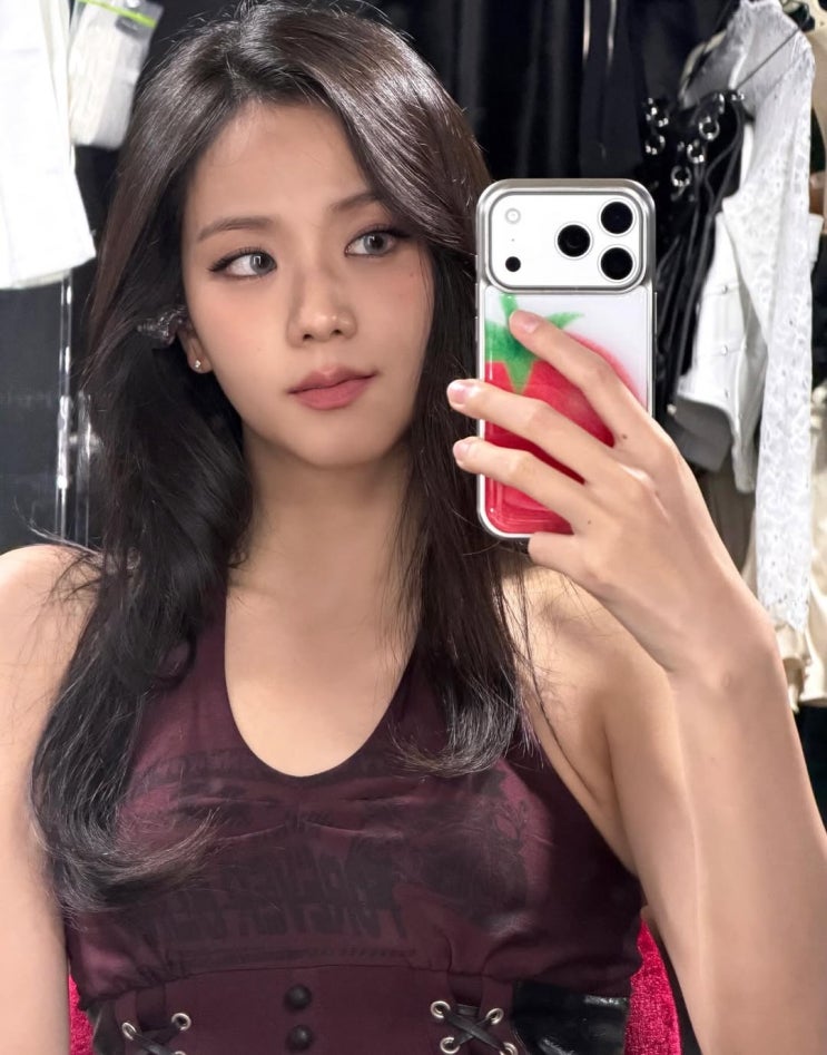  청순과 카리스마 사이, 블랙핑크 지수, 싱가포르 홀리며 노출도 힙하게 스타일 완성!