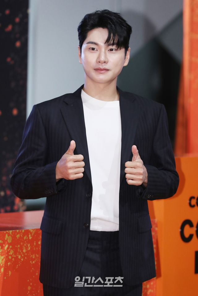 이이경, 수상 소감서 유재석 패싱…의미심장 간접 저격 ‘후폭풍’ [왓IS]