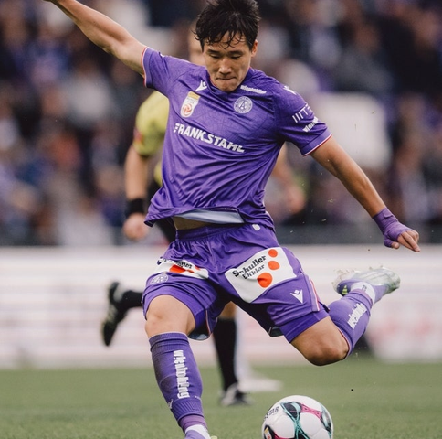 <b>이태석</b>의 환상적인 <b>프리킥</b>, 한국 축구의 새로운 희망