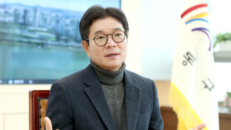 <b>정원오</b> 참 잘하나 보네  <b>대통령</b>의 이례적 공개 <b>칭찬</b>