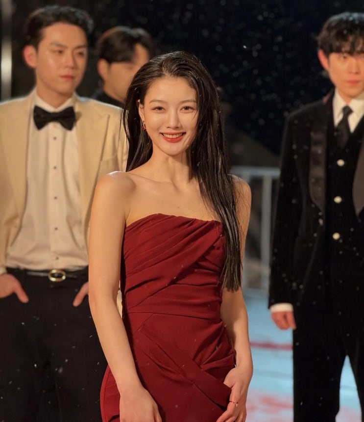  물 오른 김유정 여배우 포스 제대로 드러낸 드레스 자태 감상하실?