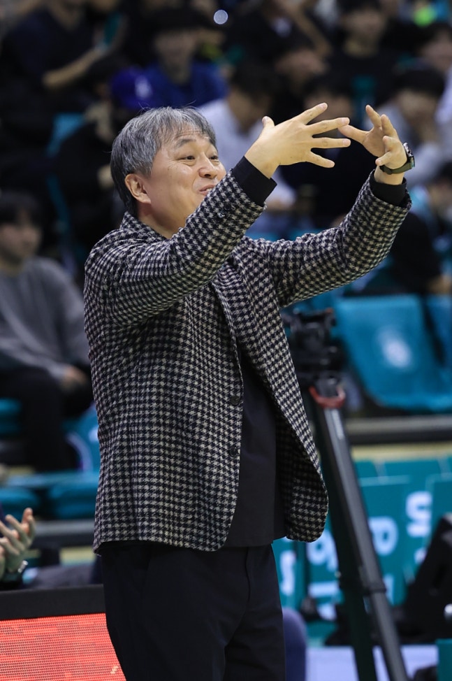 “5<b>연승</b>이어도 만족 없다”... 말한 ‘진짜 <b>하나은행</b> 농구’는?