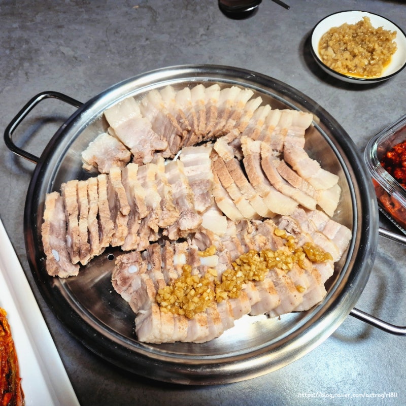 보쌈 삶는법 요리 초보도 완벽 성공  마늘보쌈 레시피