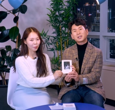   '나는 솔로' 28기 영자영철, 결혼식 시간이 5시 47분?! 청첩장 속 숨겨진 의미