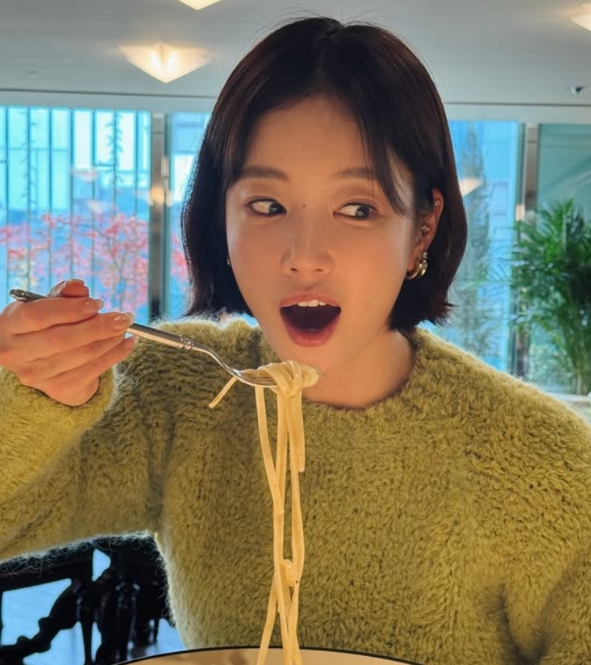  ️ 결혼 11년 만에 이혼 후 '확 물오른 비주얼'! 기은세의 단발 C컬펌 스타일 분석
