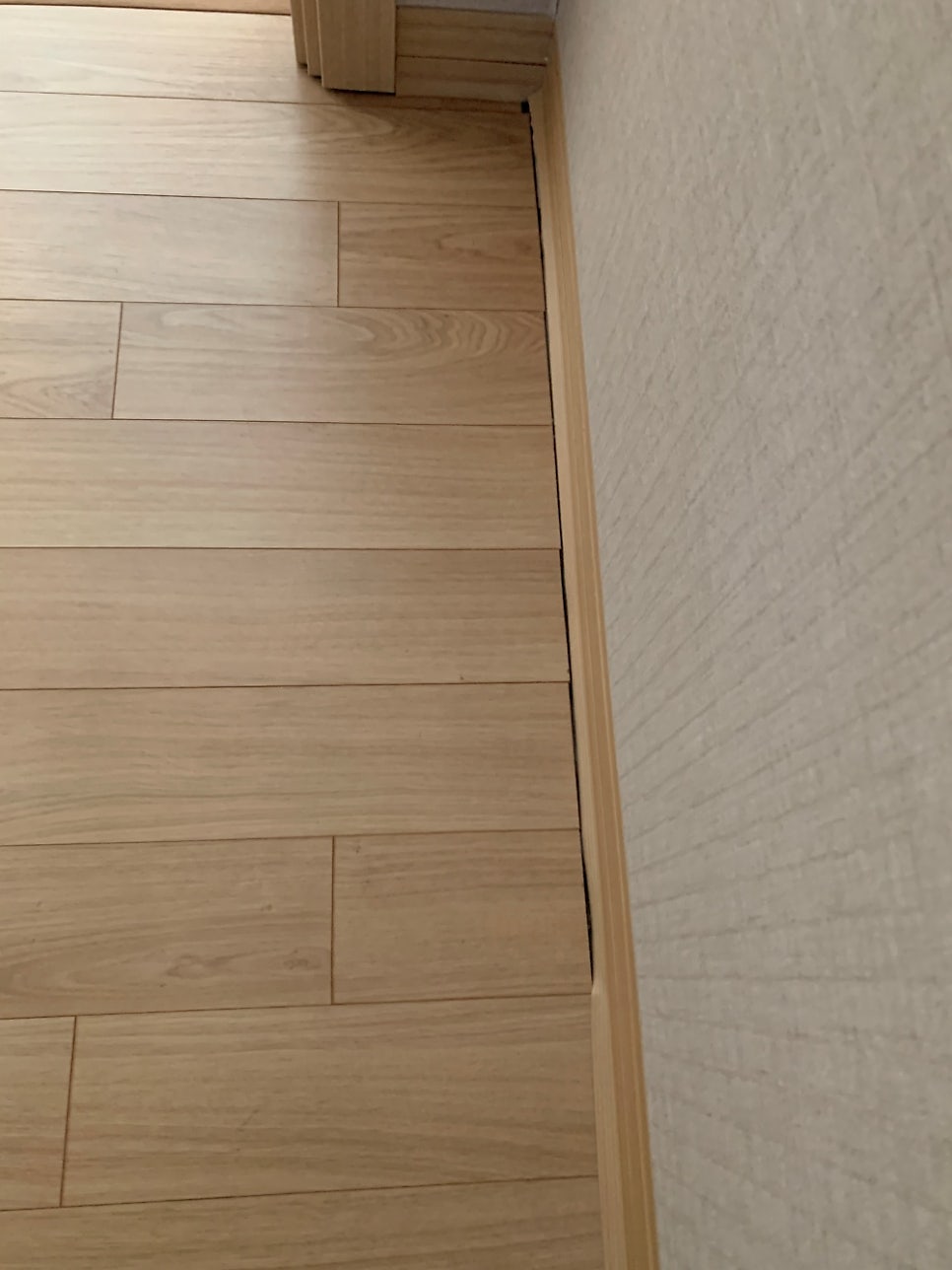 강화마루 보수 틈새 벌어짐 해결방법 서초구 아파트