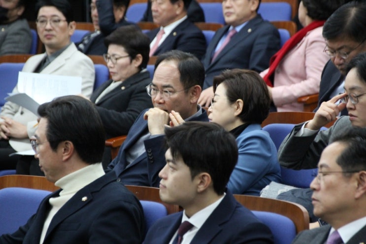 <의원총회>