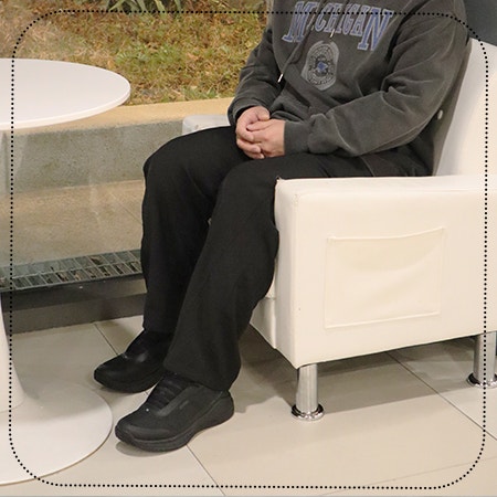  남자 겨울 운동화 올블랙으로 깔끔하면서 편안한 액트플러스 신발