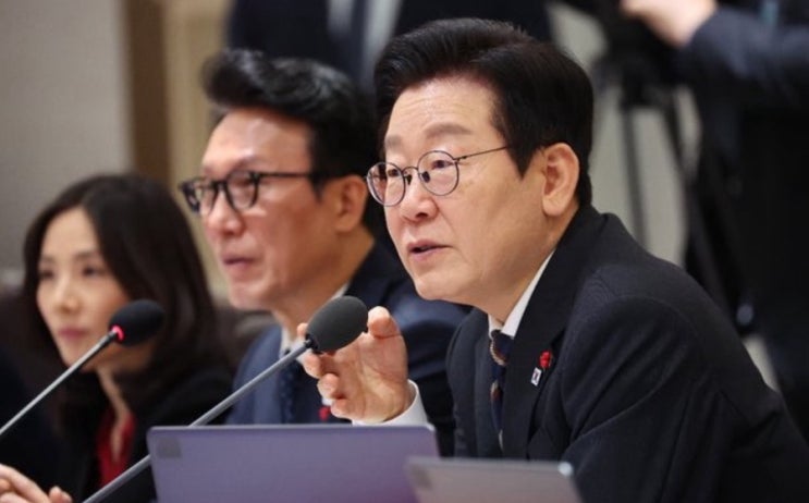 <b>종교단체</b> 정치개입 <b>논란</b>…李대통령 “반사회적 재단, <b>해산</b>해... 