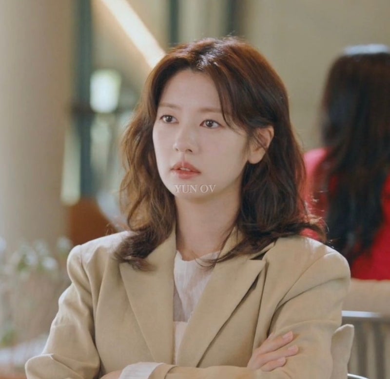 Analysis of Jung So-min's Hair in 'Woo Joo Merry Me' | Medium-Length Vintage Perm, The Layered Formula for Enhancing Your Vibe