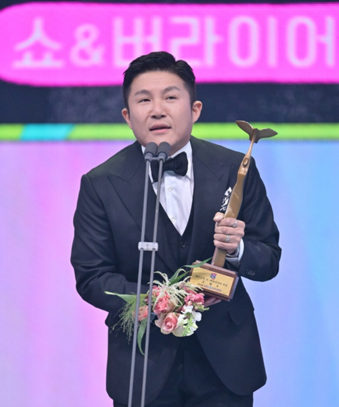‘조폭 연루설’에 휩싸인 조세호, 왜 유퀴즈·1박2일까지 내려놨을까