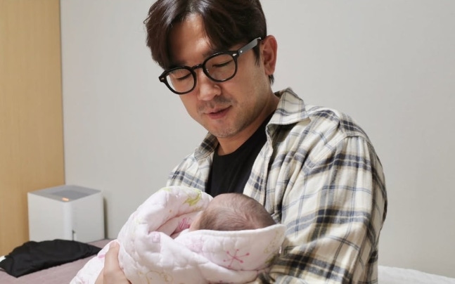 신화 <b>이민우 득녀</b> "소중한 아이 만나…가장으로 최선을 다할 것"