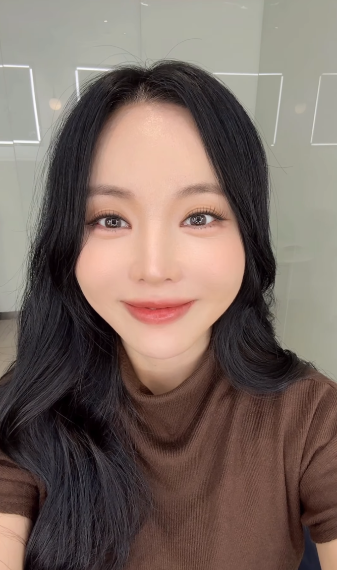  트로트 여왕 홍진영, 확 달라진 비주얼 근황 알리며 팬들의 응원 듬뿍!