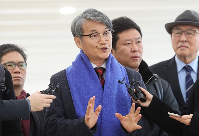 김건희 여사 ‘디올백 의혹’ 핵심 인물 <b>최재영 목사 특검 출석</b>... 
