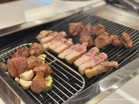  가락동 구워주는 고기집 '동신상회', 삼겹살을 빵가루에 찍먹? (이거 찐임)