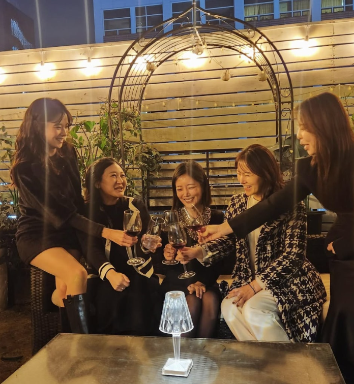   '나는솔로' 28기 동기 총출동! 상철정숙 '청첩장' 모임 후끈 현장!