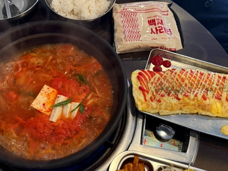 사당역 맛집 백채김치찌개 사당점, 푸짐한 김치찌개와 계란말이까지