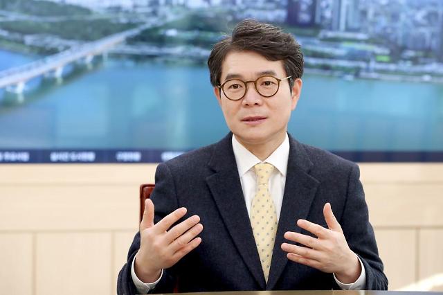 ‘이재명 공개 격려’ 성동구청장 <b>정원오</b>, <b>서울시장 출마</b>하나..... 