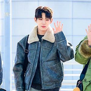 251204 아홉 스티븐 공항 패션 옷 / 버커루 무스탕 자켓