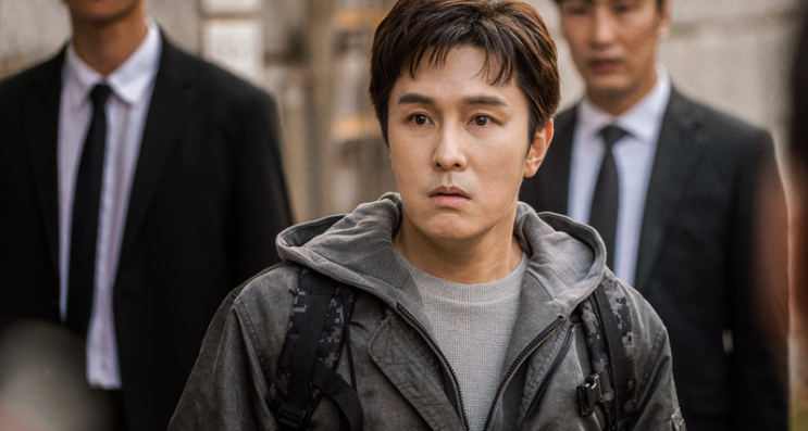 2025 <b>서울국제영화대상</b> 김동완과 이유비의 화려한 <b>레드카펫</b>... 