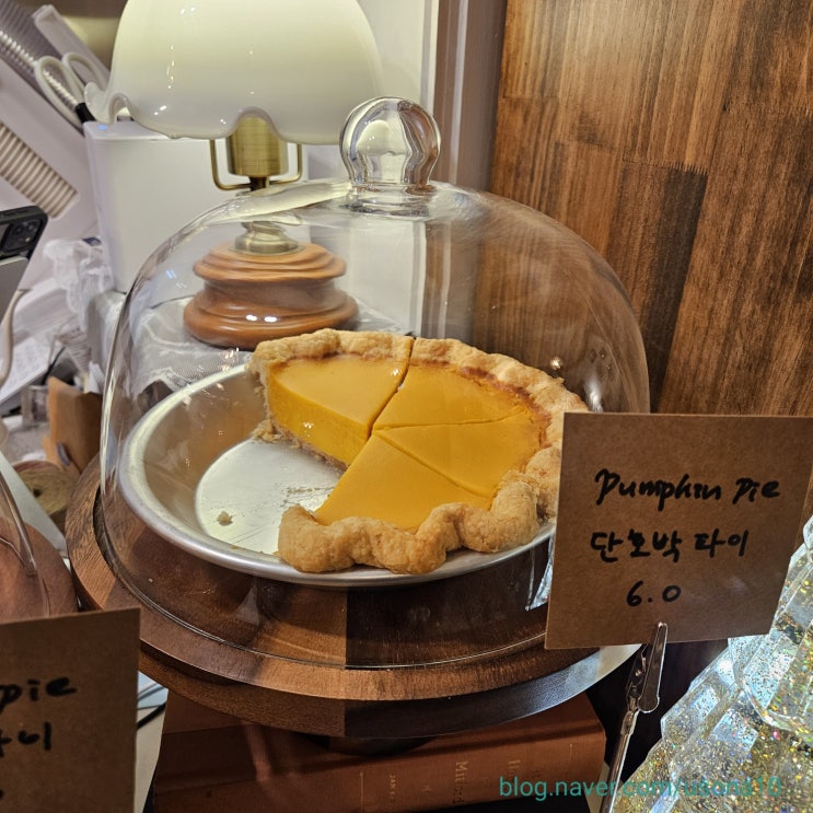  [수원 장안구] 원모어피스 _ 펌킨파이 / 단호박파이가 너무 맛있었던 신상 카페