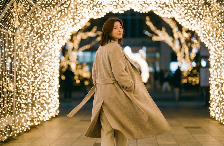  "크리스마스 마켓, 카페 투어엔? '얼죽코를 위한 레이어드' 꿀팁"