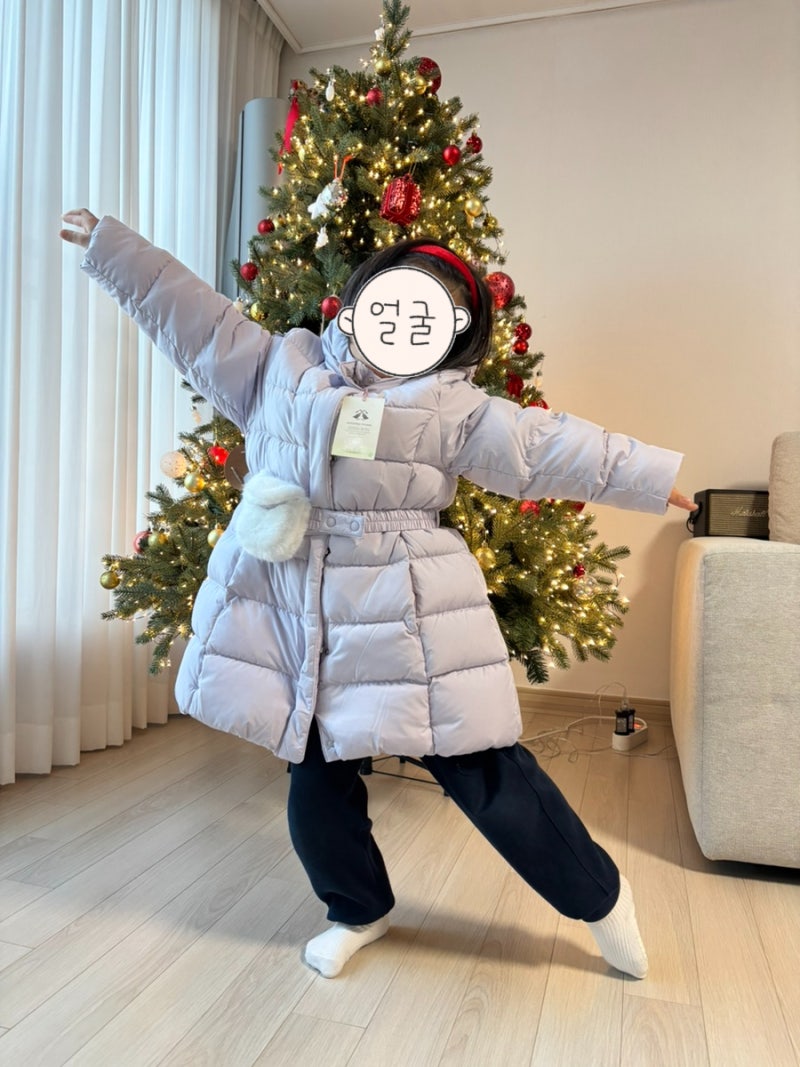 룰라비 롱패딩 글로시 리본 덕다운 130 사이즈팁 6세 착샷