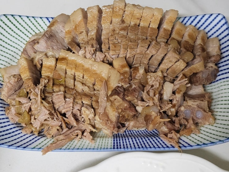 김장데이 필수 메뉴! 쌍화탕 + 압력밥솥으로 삶아 더 부드러운 수육한상