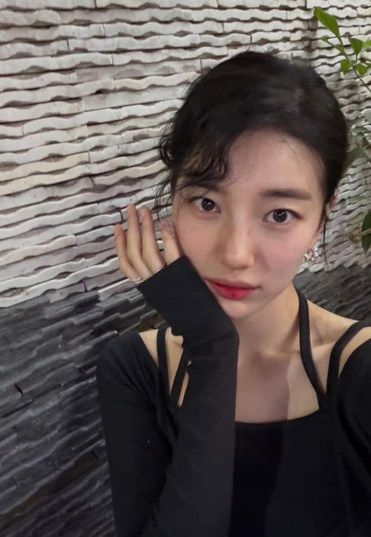 이렇게 이뻐도 됩니다! 수지, 앞머리 뽀글펌 리즈 변신으로 레전드 미모 도장 쾅쾅