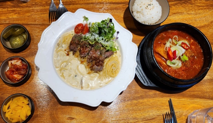  홍대 연남동 퓨전 음식 맛집 연남토마 본점 내돈내산 후기