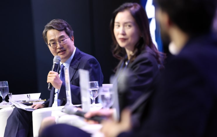 김동연 지사 “<b>사람 중심 대전환</b>이 기회의 해법”
