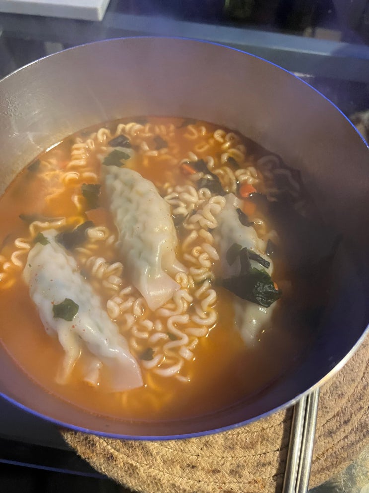  최고의 만두라면 베이스는 무엇일까? 최고의 만두라면 궁합 찾기(2) 너구리 vs 삼양라면