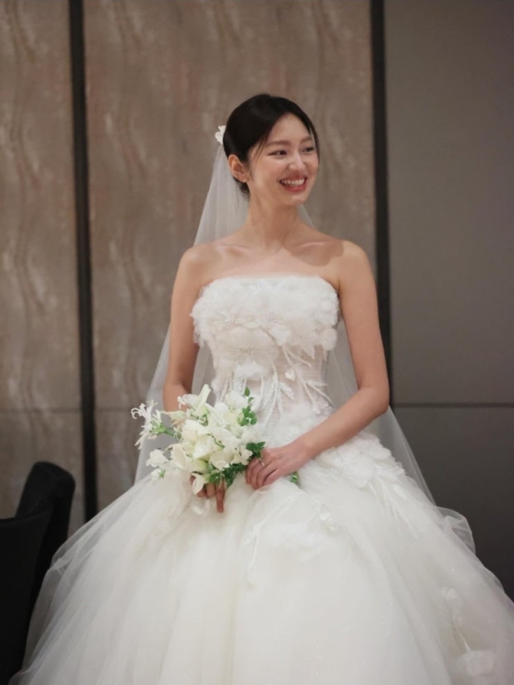   배우 최유화, 갑작스러운 결혼과 임신 소식에 팬들 깜짝 놀란 이유!