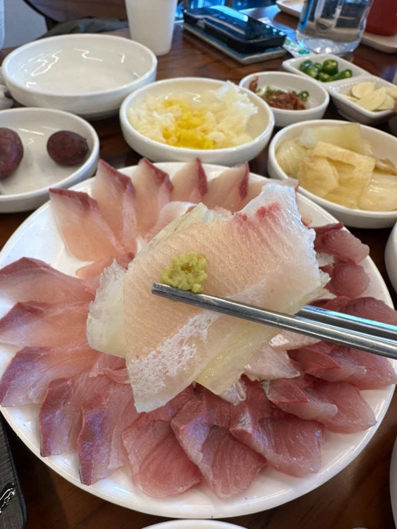 구룡포 핫플은 여기 / 양신 양준혁의 방어양식장, 동끝횟집, 카페동끝, 동끝편의점, 동끝낚시....