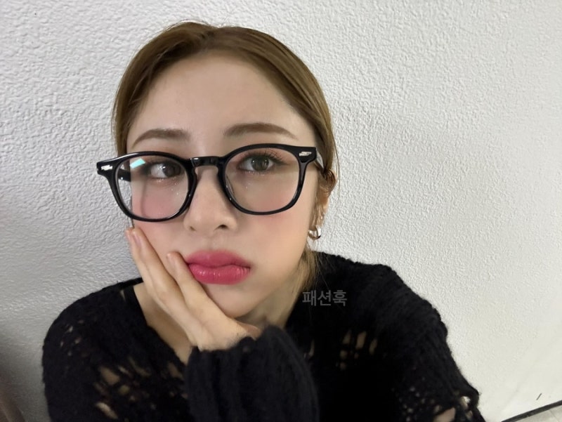 허윤진 안경 뭐길래? 애쉬크로프트·페이크미 ‘실제 착용’ 안경 총정리.zip