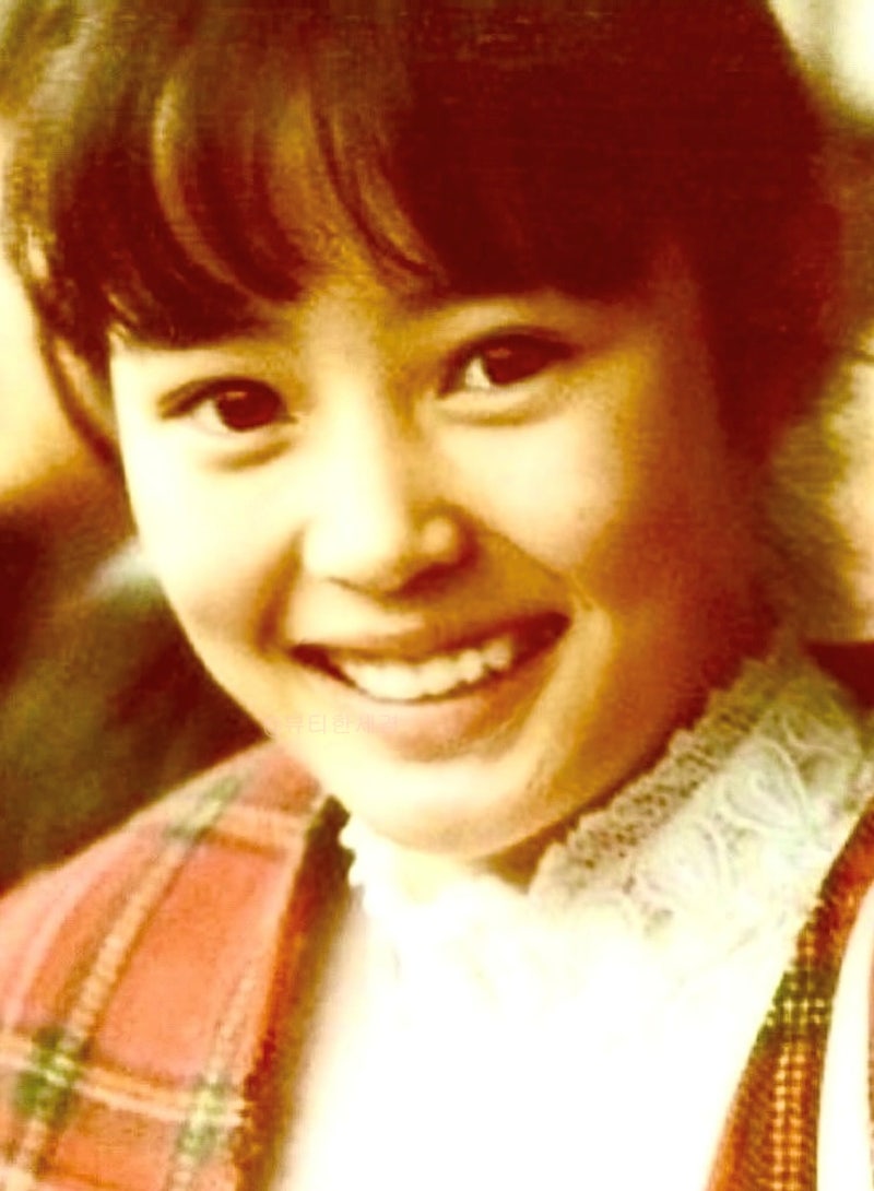 Kim Hye-soo's Instagram Reveals Her Younger Days: "She Was Pretty Even When She Was Young"