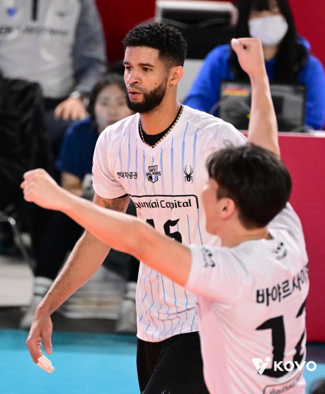 클래식 매치 10연승! 레오-허수봉 앞세워 <b>삼성화재</b> 8<b>연패</b> 수렁에"