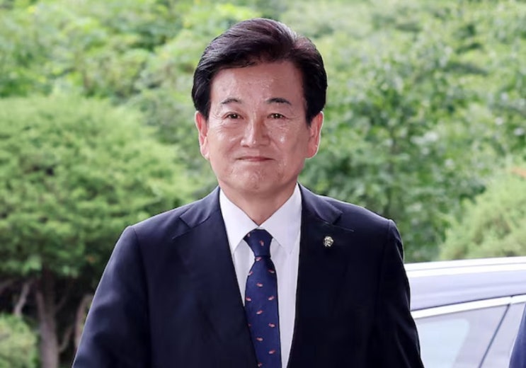 <b>정동영</b> 통일부장관, <b>통일교</b> 윤영호 지원 <b>의혹</b> 전면 부인…“단... 