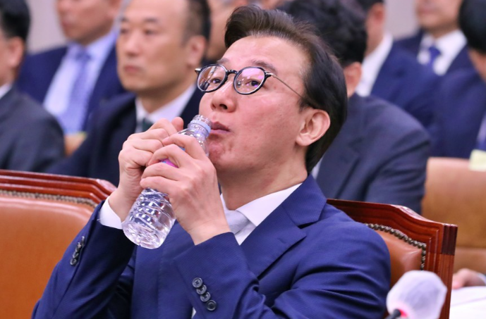뒤 전재수 장관, <b>통일교 금품수수 의혹</b> 하루 만에 초고속 사퇴!