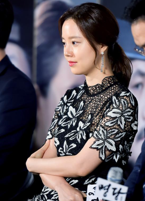 "39세 맞아? 문채원, ‘첫사랑 실사판’ 비주얼로 제작보고회 올킬"