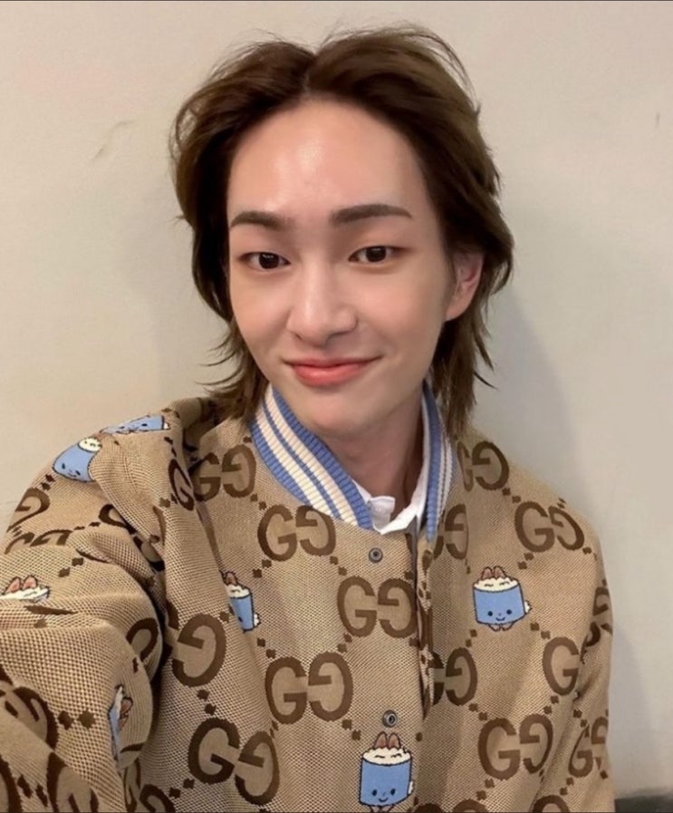 <b>온유</b>, ‘<b>주사 이모</b>’ <b>논란</b>에 직접 선 그었다. 무관함 강조