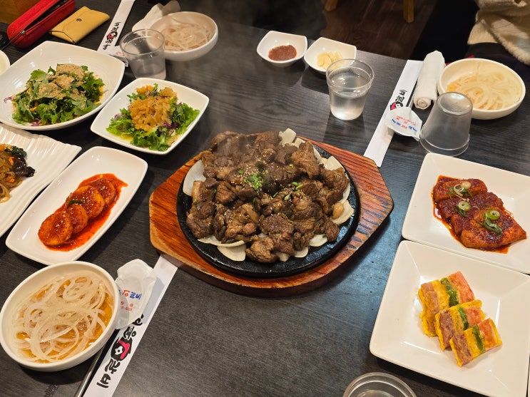  “청주 오창 맛집 띠울석갈비오창점 – 불향 가득 돼지석갈비와 정갈한 밑반찬의 조화”
