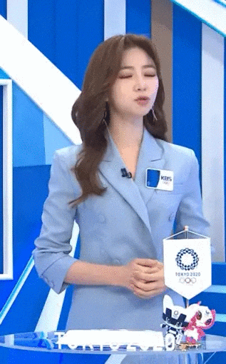 [움짤 모음] 박지원아나운서의 KBS 다양한 프로그램 활동 당시 매력적인 정장 드레스룩 움짤 ....