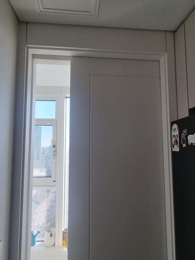 🚪 **[인천 연수구 송도동 오피스텔] 슬라이딩 도어가 ‘딱딱’ 부딪히며 닫히던 문제…