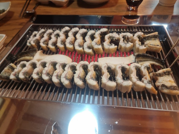  [홍천 근본 장어] 숯불 위에서 지글지글! 홍천 '타래박'에서 즐기는 매콤달콤 양념 민물장어 구이! ️